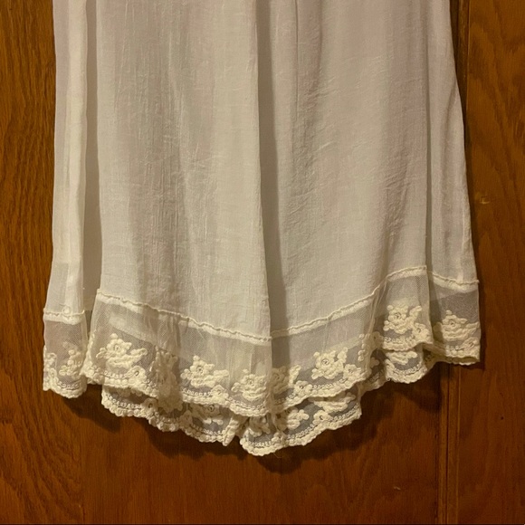 Sleeveless sheer lace button up victorian style blouse - Picture 11 of 11